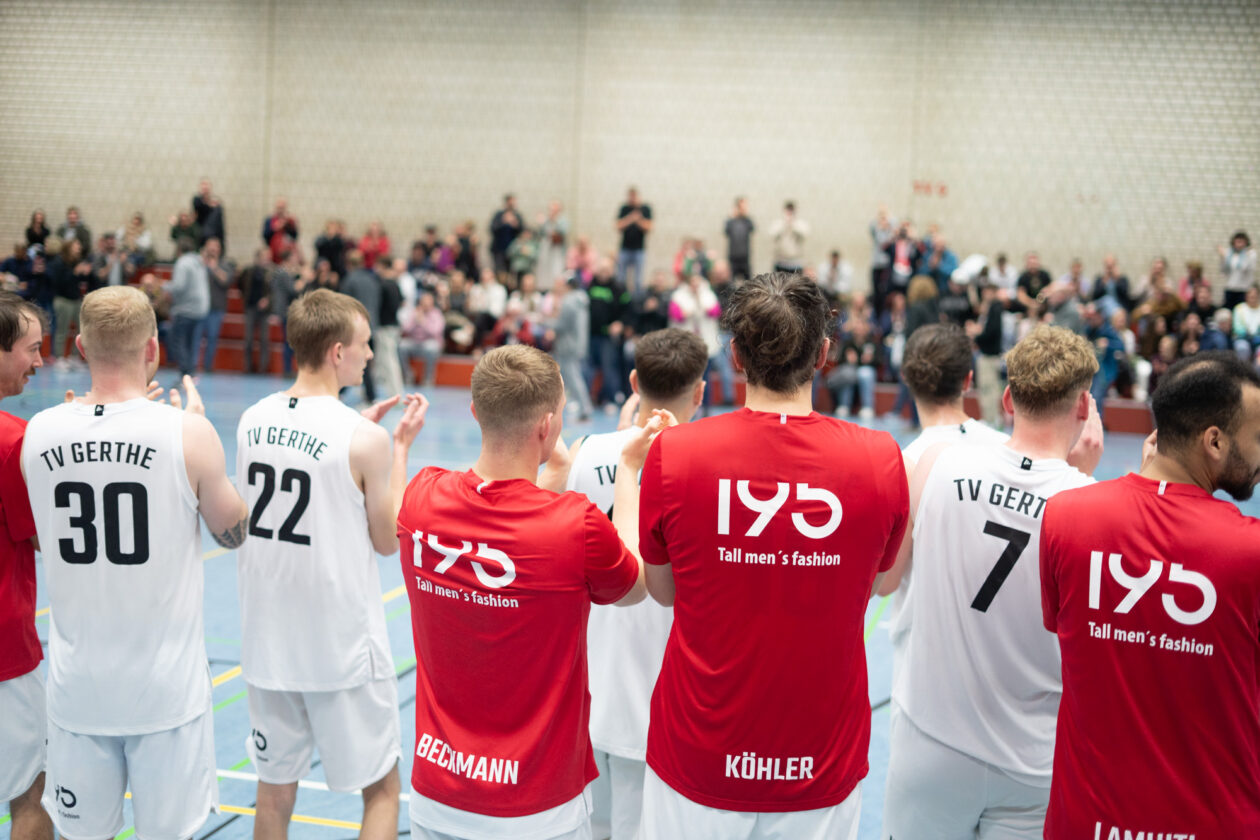 Klarer Derby-Sieg in voller Halle!