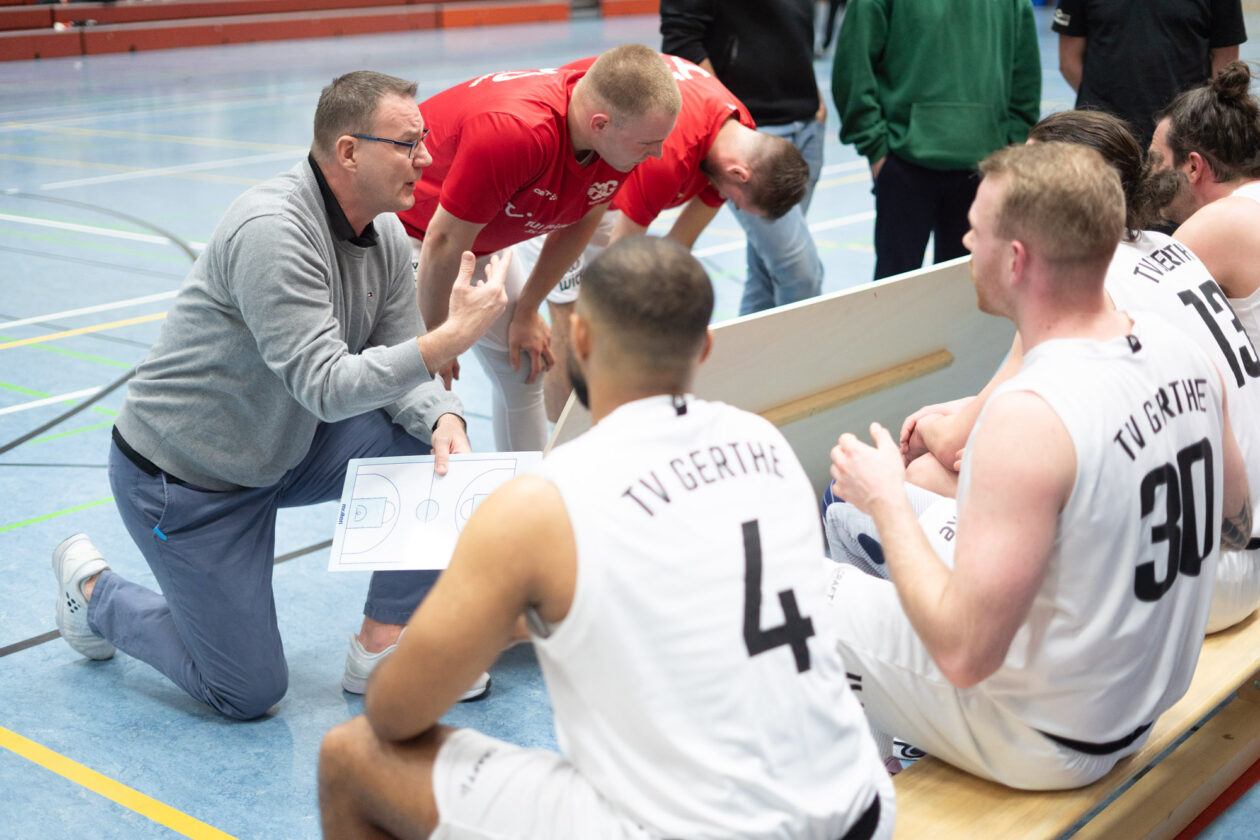 Derby gegen die Astro Stars