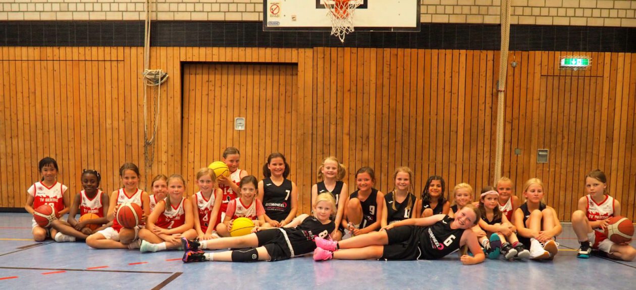 Erst schläfrig, dann mutig: U10-Mädels erhalten Lehrstunde