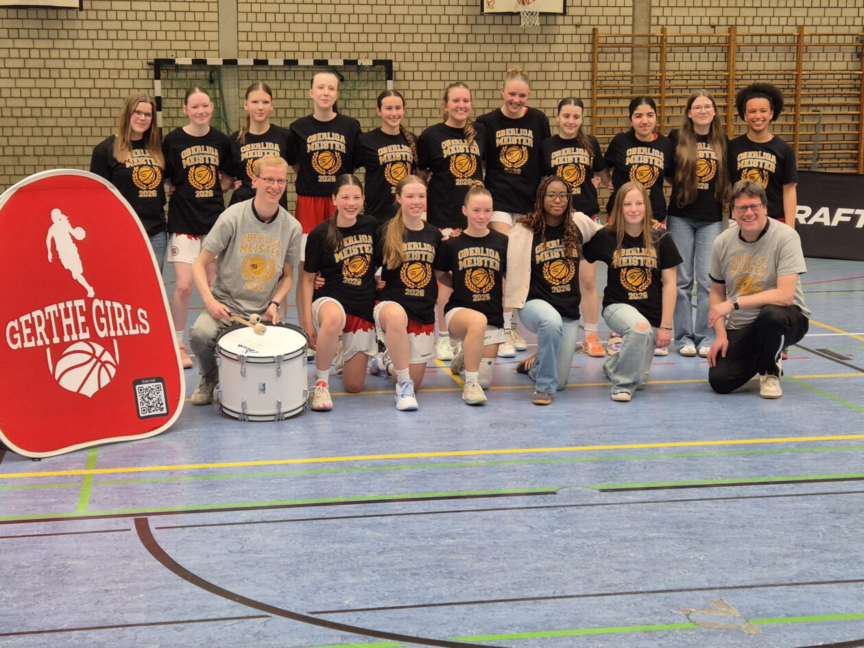 U16w: …und noch eine Meisterfeier mit Derbysieg