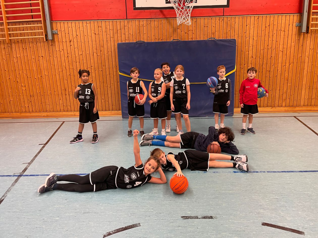 Ein munteres Spiel von Beginn an – U10-2 und AstroStars3